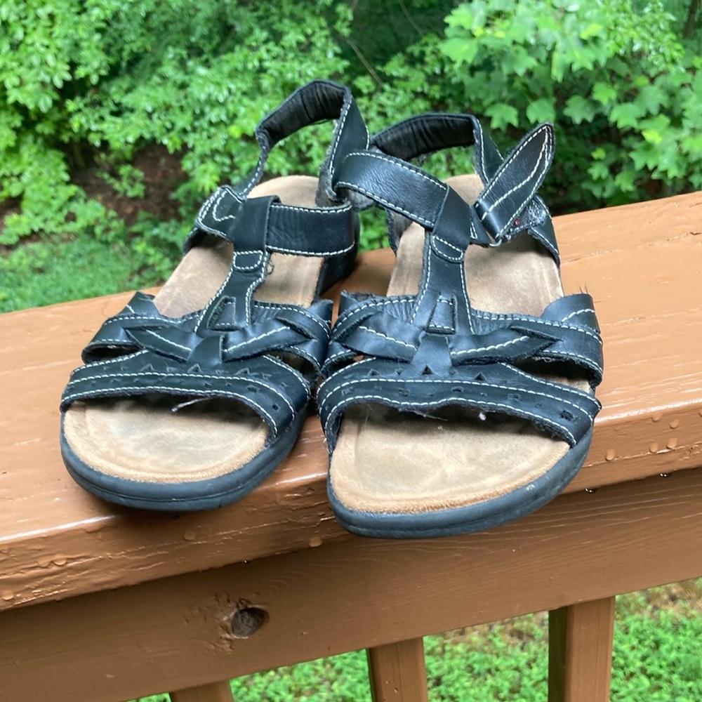 Earth Origins black leather sandals